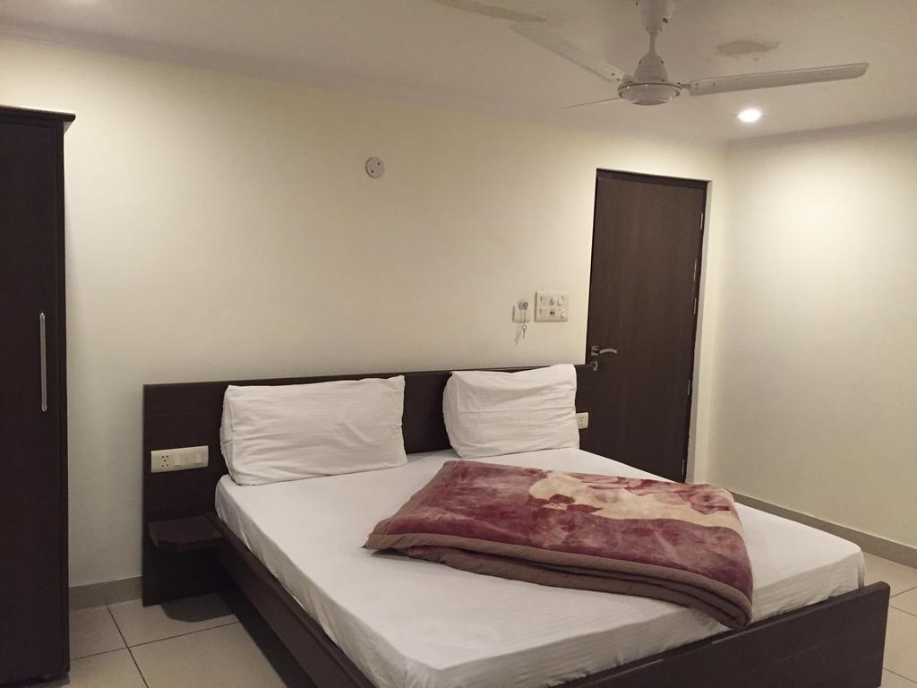 Hotel Surya Haldwāni Pokój zdjęcie