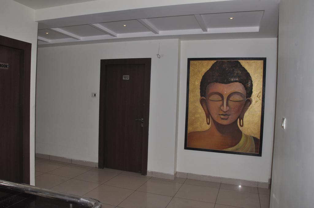 Hotel Surya Haldwāni Zewnętrze zdjęcie
