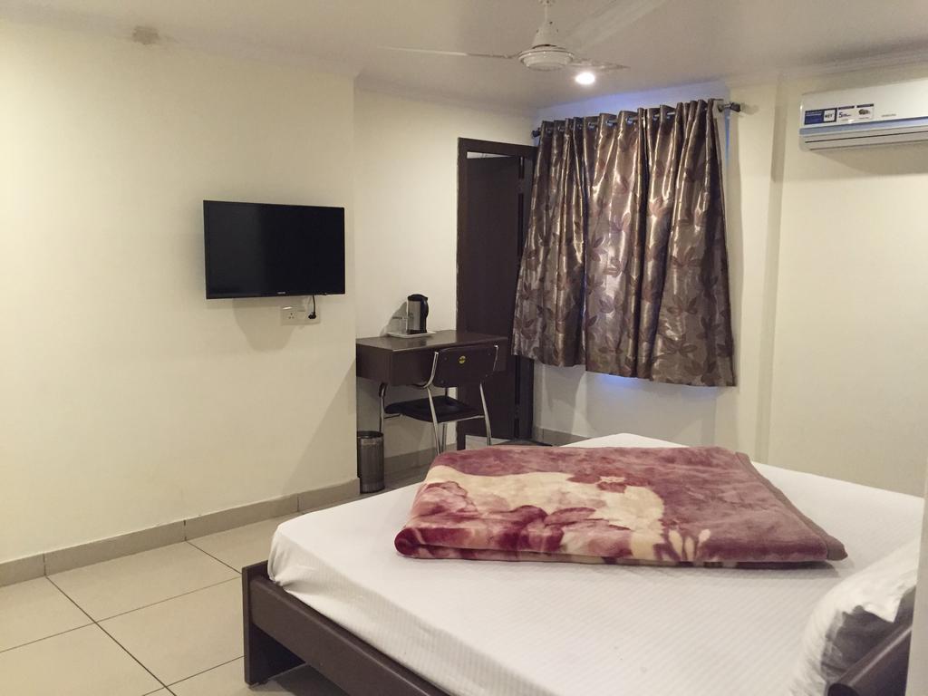 Hotel Surya Haldwāni Pokój zdjęcie