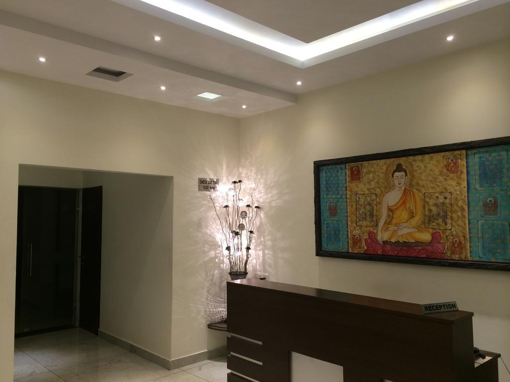 Hotel Surya Haldwāni Zewnętrze zdjęcie