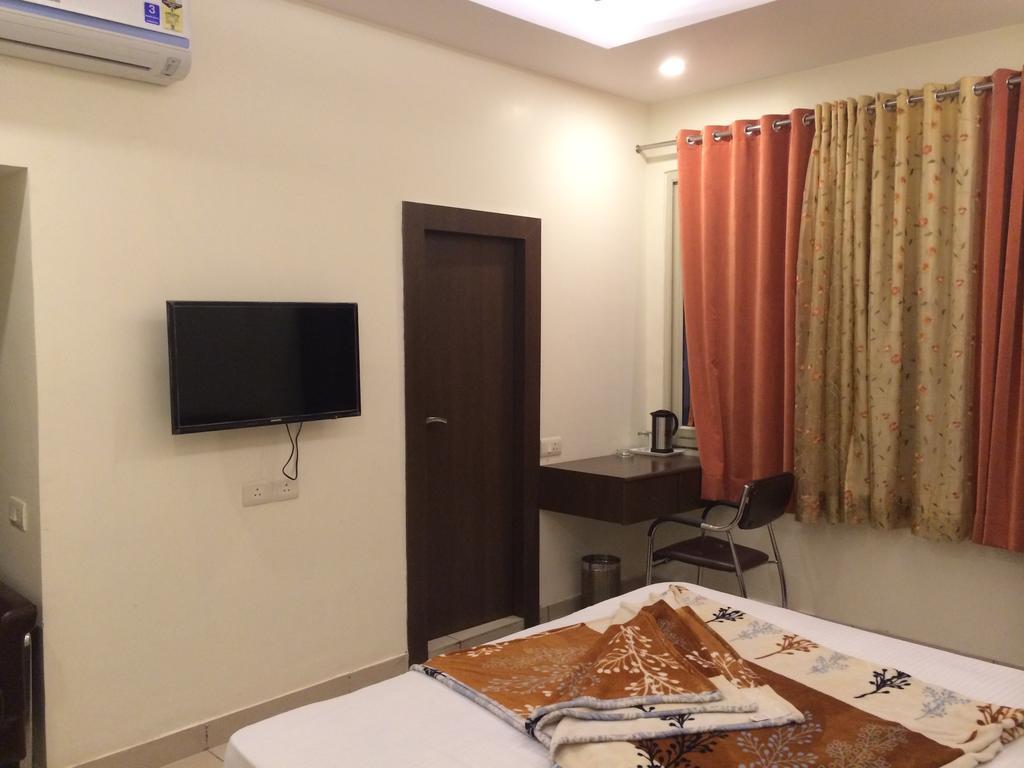 Hotel Surya Haldwāni Pokój zdjęcie