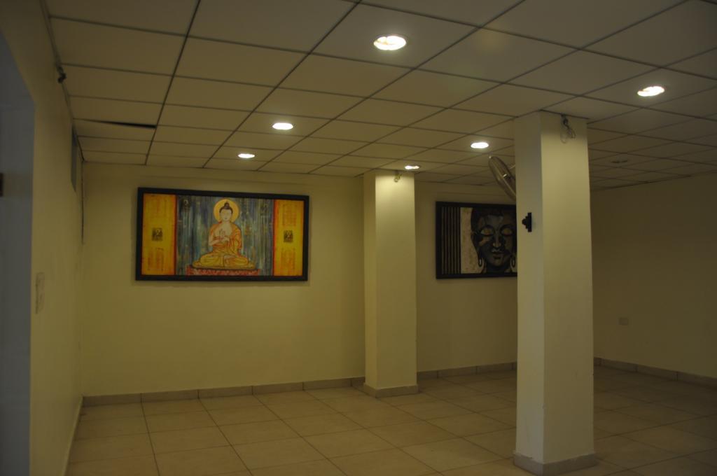 Hotel Surya Haldwāni Zewnętrze zdjęcie