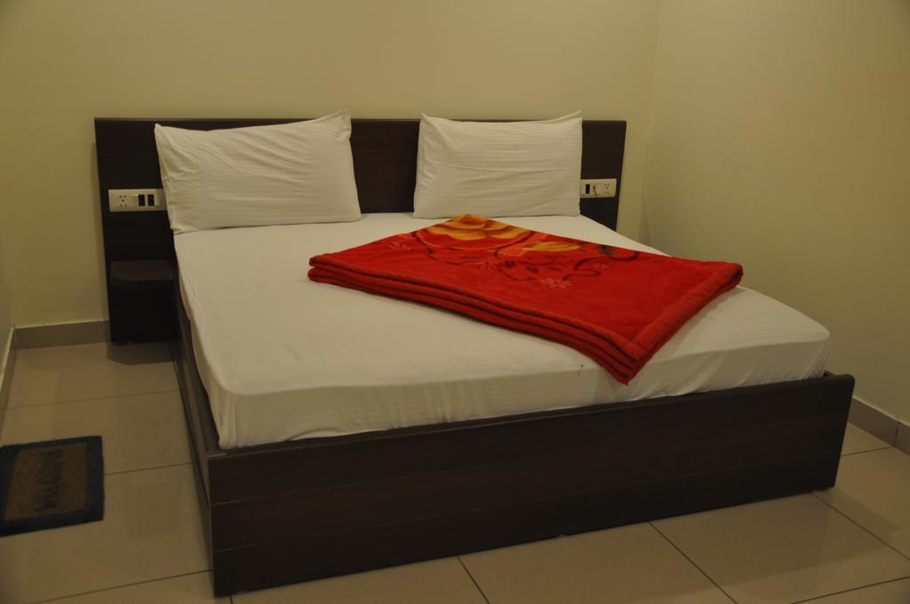 Hotel Surya Haldwāni Pokój zdjęcie